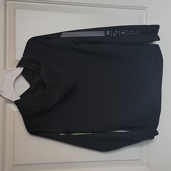 Under Armour, youth medium, long sleeved shirt with hood, black. - Picture 3 of 8